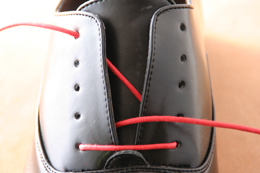 靴ヒモの結び方【シングル】 | 靴・皮革製品のお手入れ、靴磨き、Q&A、お悩み解決 ポータルサイト